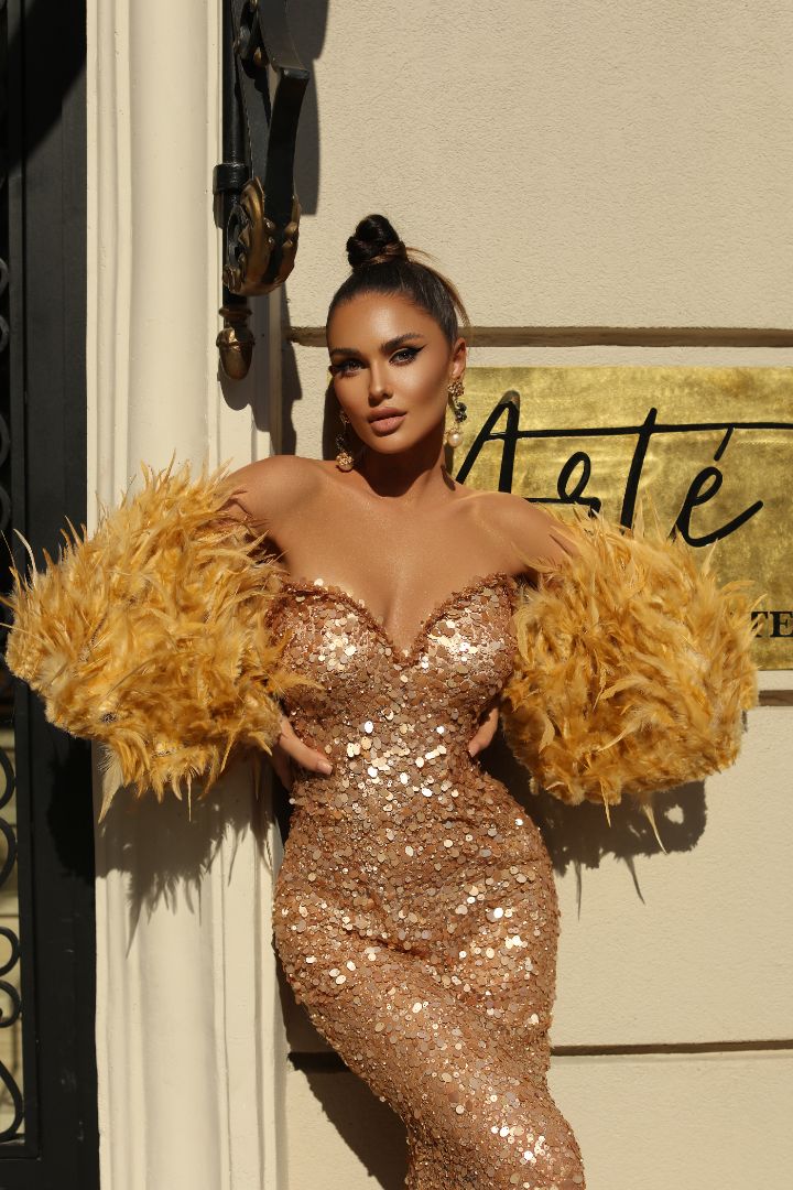 halsey gold dress Halsey castle